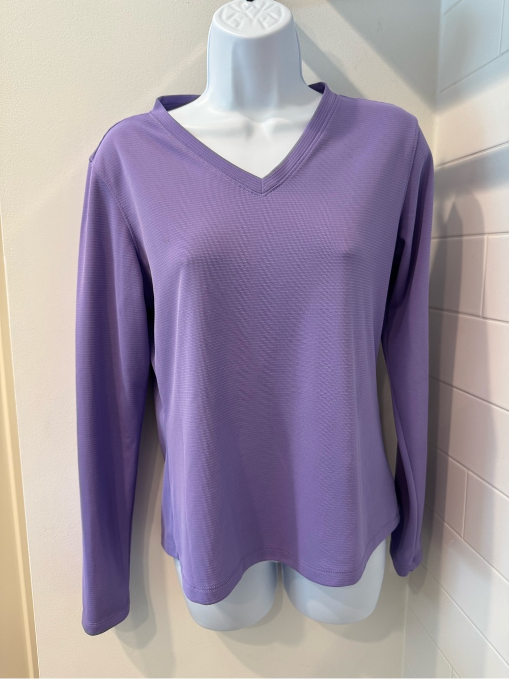 Women’s V-Neck Long Sleeve Top - Lavender small